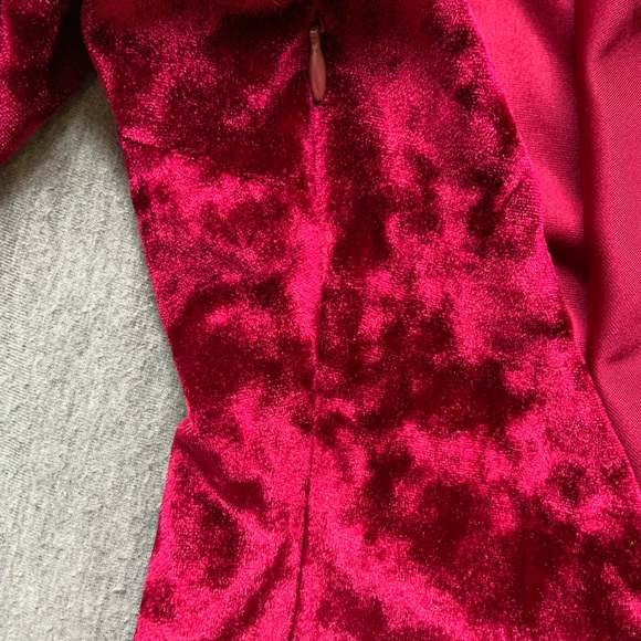 Small burgundy velvet backless Lulus dress - Picture 9 of 16